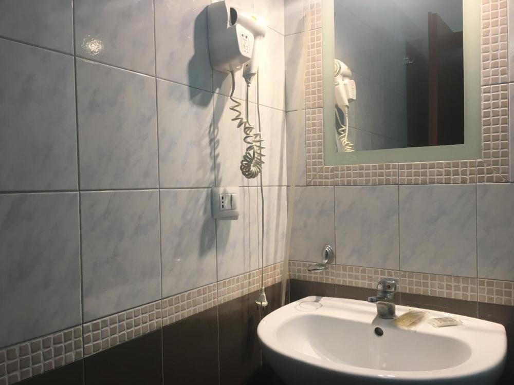 Basic Triple Room with Shared Bathroom